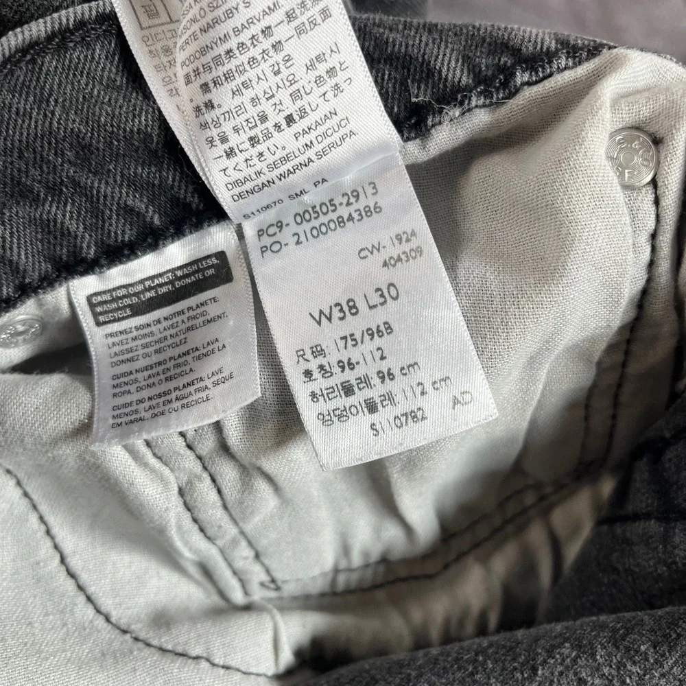 Levis 505 Regular Fit Mens 38x30 Black Faded Denim Jeans Casual Pants 00505-2913